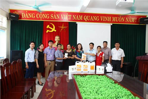 Tặng nước sát khuẩn